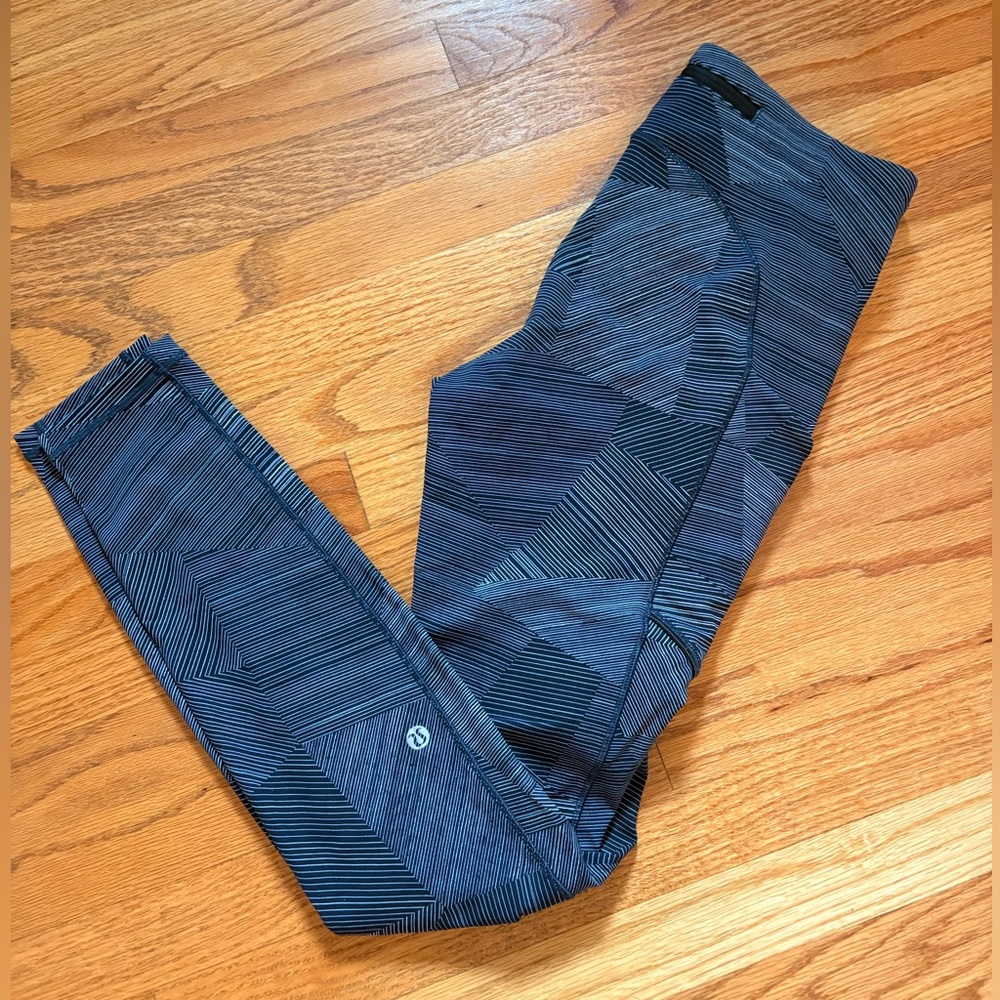 Lululemon blue patterned leggings size 6